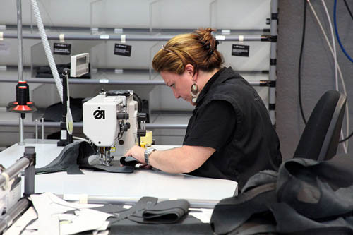 Công đoạn chuẩn bị cho nội thất xe Công đoạn chuẩn bị cho nội thất xe