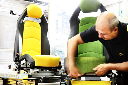 Công đoạn chuẩn bị cho nội thất xe Công đoạn chuẩn bị cho nội thất xe