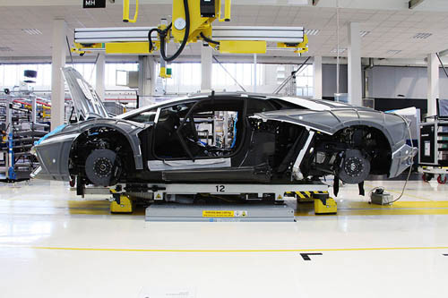 Phần sơn và lắp ráp các linh kiện bên ngoài Phần sơn và lắp ráp các linh kiện bên ngoài