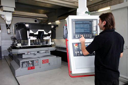 Quá trình lắp ráp đòi hỏi độ chính xác tuyệt đối Quá trình lắp ráp đòi hỏi độ chính xác tuyệt đối