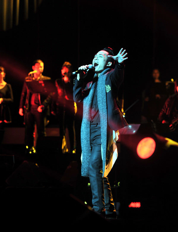 Anh nhận được nhiều sự cổ vũ của khán giả.