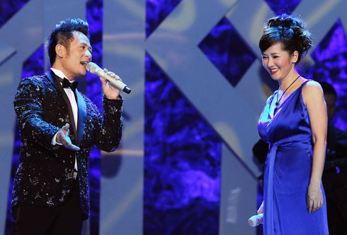 Bằng Kiều song ca Hồng Nhung trong lần đầu về nước làm show sau nhiều năm vắng bóng.