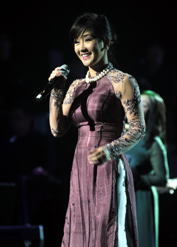 Hồng Nhung phiêu bồng với Này em có nhớ, Ru mãi ngàn năm, Hạ Trắng, Có một ngày như thế.