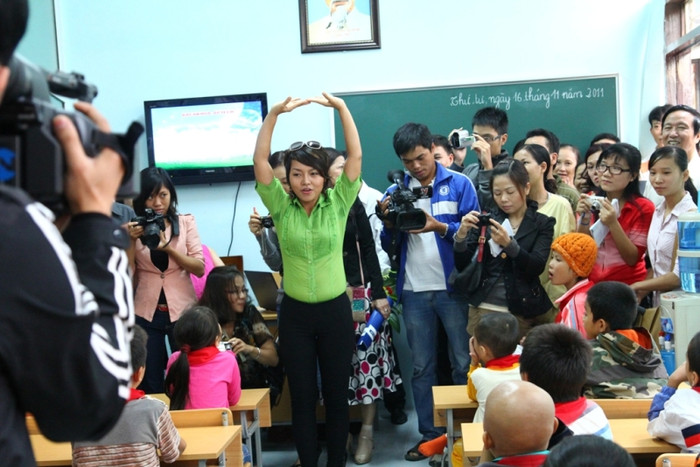 Lớp học tại bệnh viện nhi Trung ương được lấy tên: Lớp học Hy vọng. Lớp học đặc biệt này được tổ chức hoàn toàn miễn phí cho các bệnh nhi đang điều trị tại Bệnh viện Nhi Trung ương, duy trì ở tất cả các ngày trong tuần và kéo dài mãi mãi để hỗ trợ việc học tập cho các em trong thời gian nằm viện, đảm bảo không gián đoạn việc học hành của các em. Lớp học tại bệnh viện nhi Trung ương được lấy tên: Lớp học Hy vọng. Lớp học đặc biệt này được tổ chức hoàn toàn miễn phí cho các bệnh nhi đang điều trị tại Bệnh viện Nhi Trung ương, duy trì ở tất cả các ngày trong tuần và kéo dài mãi mãi để hỗ trợ việc học tập cho các em trong thời gian nằm viện, đảm bảo không gián đoạn việc học hành của các em.