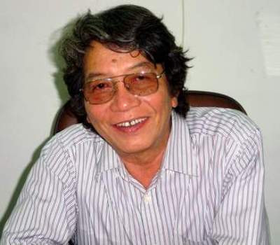 “Như vậy, chúng ta có thể hiểu, Cục Nghệ thuật biểu diễn bị lừa hoặc Cục nghệ thuật biểu diễn cùng với Hoàng Tiến đánh lừa dư luận”, Nhạc sỹ Phó Đức Phương, Giám đốc VCPMC đặt câu hỏi. “Như vậy, chúng ta có thể hiểu, Cục Nghệ thuật biểu diễn bị lừa hoặc Cục nghệ thuật biểu diễn cùng với Hoàng Tiến đánh lừa dư luận”, Nhạc sỹ Phó Đức Phương, Giám đốc VCPMC đặt câu hỏi.