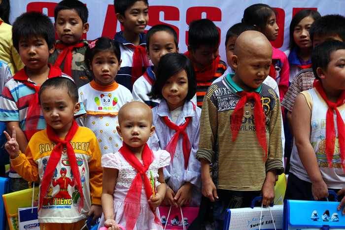 Các bé rất hạnh phúc khi lớp học Hy Vọng được khai giảng, sáng 16/11. Các bé rất hạnh phúc khi lớp học Hy Vọng được khai giảng, sáng 16/11.