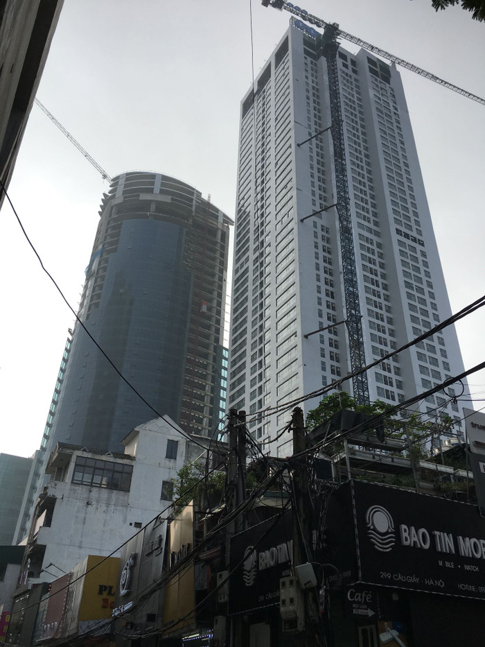 Nhiều người dân bức xúc vì dự án FLC Twin Towers tại 265 Cầu Giấy ảnh hưởng quá nhiều tới đời sống của họ. Ảnh: V.P. Nhiều người dân bức xúc vì dự án FLC Twin Towers tại 265 Cầu Giấy ảnh hưởng quá nhiều tới đời sống của họ. Ảnh: V.P.