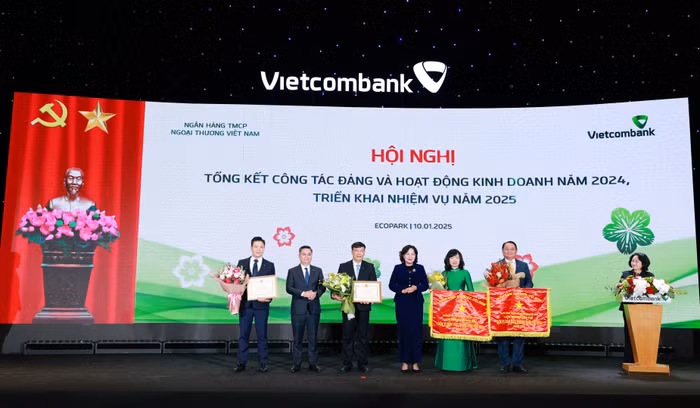 20250110_VCB_Tin Bai Hoi Nghi Tong Ket Kinh Doanh_anh 2.jpg