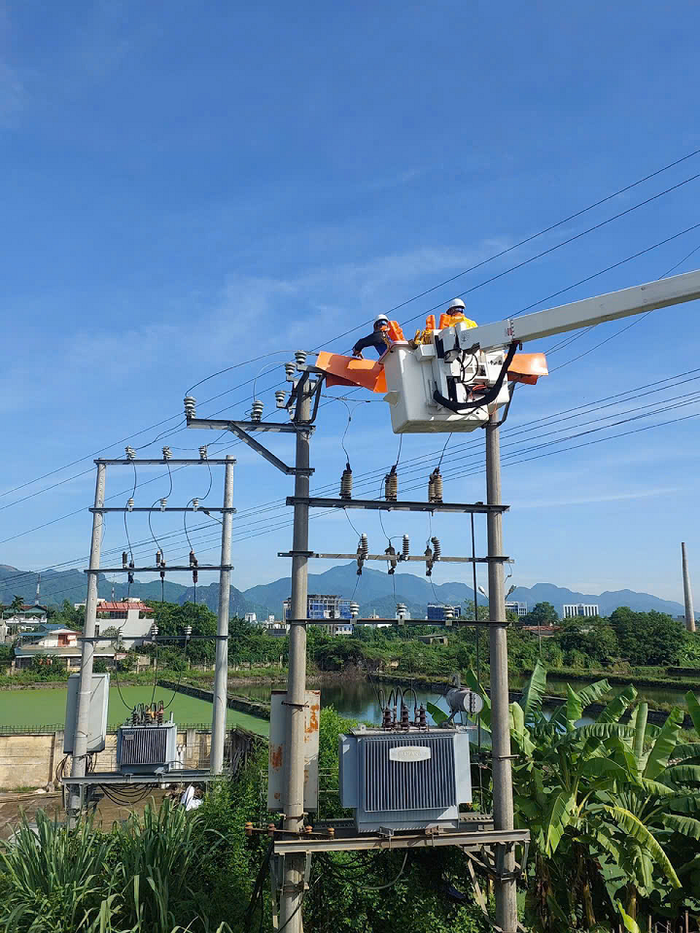 Công nghệ sửa chữa lưới điện mà không cần cắt điện đáp ứng nhu cầu sử dụng điện của người dân. Công nghệ sửa chữa lưới điện mà không cần cắt điện đáp ứng nhu cầu sử dụng điện của người dân.png