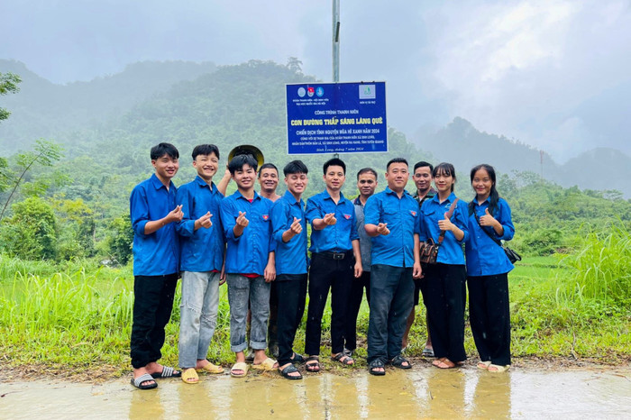 Quỹ Vì tương lai xanh đồng hành cùng hơn 7.000 “chiến sĩ áo xanh” triển khai những công trình cộng đồng thiết thực ý nghĩa. (Ảnh: Quỹ Vì tương lai xanh) Anh 4 (13).jpg