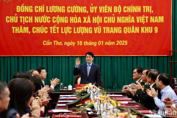 Chủ tịch nước thăm chúc Tết cán bộ, chiến sĩ Quân khu 9. Chủ tịch nước thăm chúc Tết cán bộ, chiến sĩ Quân khu 9.