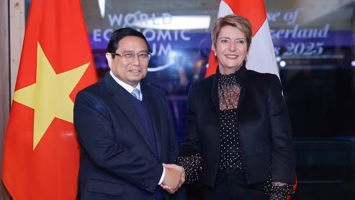 Thủ tướng Chính phủ Phạm Minh Chính và Tổng thống Thụy Sĩ Karin Keller-Sutter. (Ảnh: Nhật Bắc/VGP)