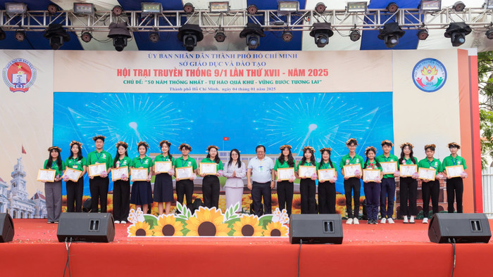 Tuyên dương Học sinh tiêu biểu, Học sinh 3 tốt của TP. HCM (4).jpg