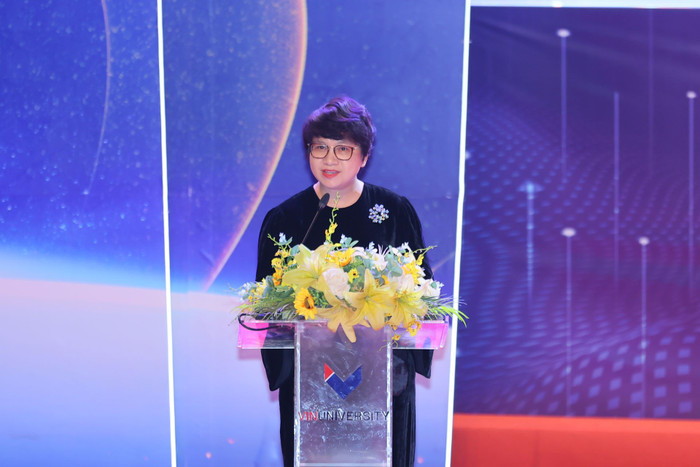 Phó Giáo sư, Tiến sĩ Nguyễn Thu Thủy, Vụ trưởng Vụ Giáo dục đại học, Bộ Giáo dục và Đào tạo, đại diện Bộ Giáo dục và Đào tạo, phát biểu tại lễ kỷ niệm. Anh 2 (40).jpg
