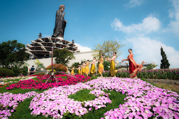 Hội xuân núi Bà là lễ hội lớn bậc nhất trong năm tại Tây Ninh. Ảnh: Sun World Ba Den Mountain Hội xuân núi Bà là lễ hội lớn bậc nhất trong năm tại Tây Ninh. Ảnh: Sun World Ba Den Mountain