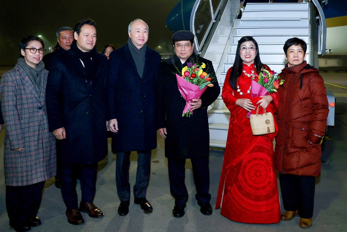 Thủ tướng Chính phủ Phạm Minh Chính cùng Phu nhân và đoàn đại biểu cấp cao Việt Nam đã tới sân bay Zurich, Thụy Sĩ.