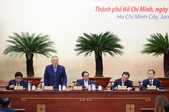 Phó Thủ tướng Thường trực Chính phủ Nguyễn Hoà Bình phát biểu tại hội nghị. Ảnh: VGP/Nhật Bắc