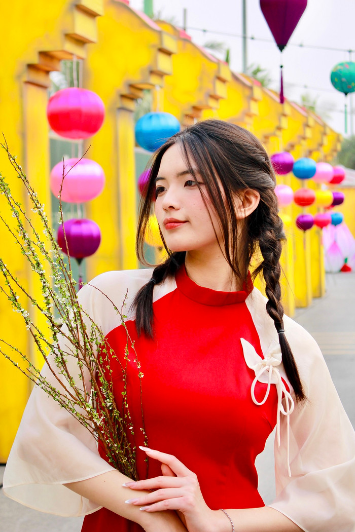 Siêu Hội chợ Xuân không chỉ là điểm đến mua sắm đa dạng dịch vụ mà còn thu hút gia đình, bạn trẻ đến trải nghiệm, check in trong không gian rực rỡ sắc Tết cổ truyền. A6-3.jpg