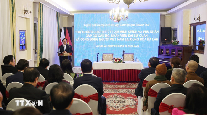 Thủ tướng Phạm Minh Chính phát biểu tại cuộc gặp cán bộ, nhân viên Đại sứ quán và cộng đồng người Việt Nam tại Cộng hòa Ba Lan. (Ảnh: Dương Giang/TTXVN) Thủ tướng Phạm Minh Chính phát biểu tại cuộc gặp cán bộ, nhân viên Đại sứ quán và cộng đồng người Việt Nam tại Cộng hòa Ba Lan. (Ảnh: Dương Giang/TTXVN)