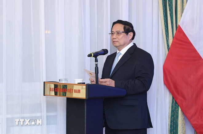 Thủ tướng Phạm Minh Chính phát biểu tại cuộc gặp cán bộ, nhân viên Đại sứ quán và cộng đồng người Việt Nam tại Cộng hòa Ba Lan. (Ảnh: Dương Giang/TTXVN) Thủ tướng Phạm Minh Chính phát biểu tại cuộc gặp cán bộ, nhân viên Đại sứ quán và cộng đồng người Việt Nam tại Cộng hòa Ba Lan. (Ảnh: Dương Giang/TTXVN)