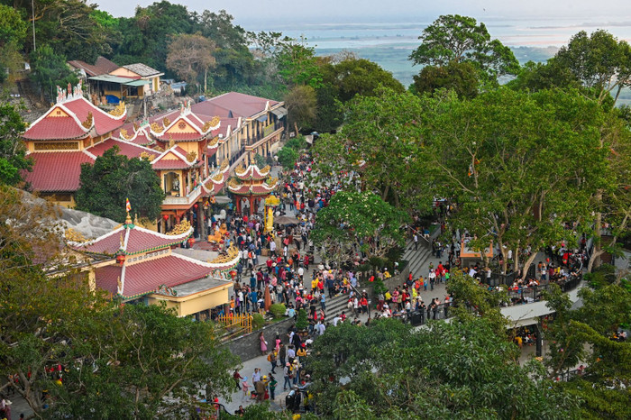 Hệ thống chùa Bà đón hàng ngàn du khách mỗi dịp đầu năm và cuối năm. Ảnh: Sun World Ba Den Mountain Hệ thống chùa Bà đón hàng ngàn du khách mỗi dịp đầu năm và cuối năm. Ảnh: Sun World Ba Den Mountain