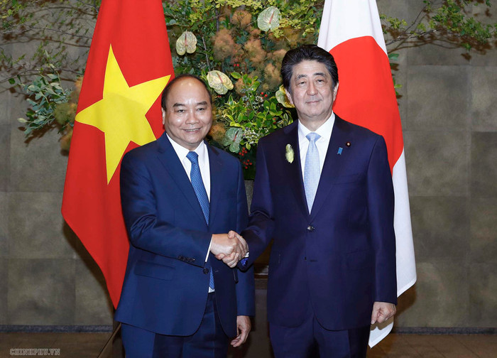 Thủ tướng Abe Shinzo và Thủ tướng Nguyễn Xuân Phúc. Ảnh: VGP/Quang Hiếu Thủ tướng Abe Shinzo và Thủ tướng Nguyễn Xuân Phúc. Ảnh: VGP/Quang Hiếu