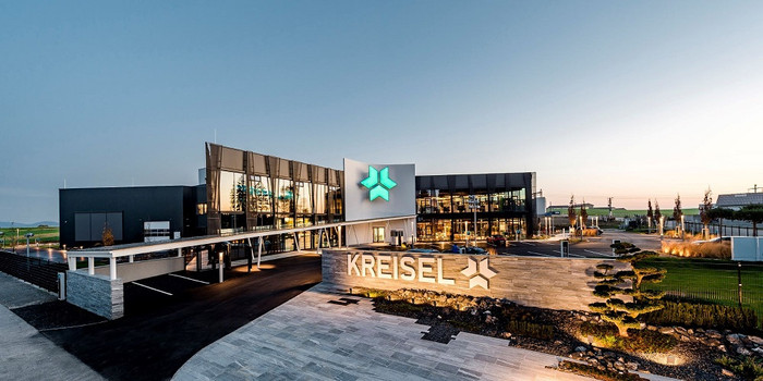 Kreisel Electric là công ty hàng đầu thế giới về các giải pháp năng lượng thông minh cho các phương tiện giao thông chạy bằng điện. Kreisel Electric là công ty hàng đầu thế giới về các giải pháp năng lượng thông minh cho các phương tiện giao thông chạy bằng điện.