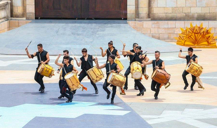 “Vũ hội Ánh Dương” – show diễn được đầu tư hơn 100 tỷ đồng trở thành “đặc sản” của Bà Nà Hills để thu hút du khách mùa hè này.