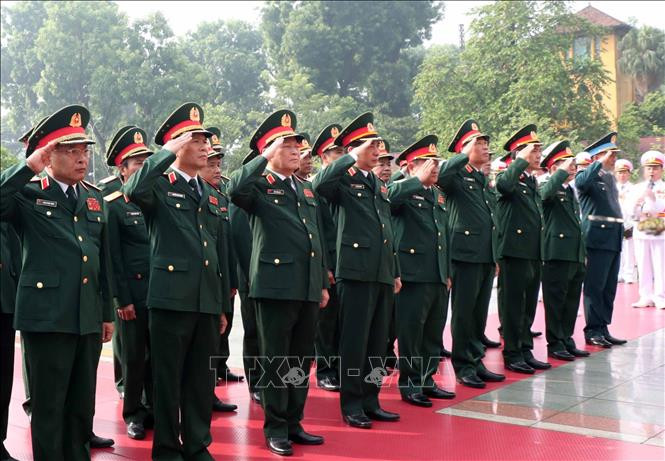 Đoàn đại biểu Quân ủy Trung ương và Bộ Quốc phòng do Đại tướng Ngô Xuân Lịch, Ủy viên Bộ Chính trị, Phó Bí thư Quân ủy Trung ương, Bộ trưởng Bộ Quốc phòng dẫn đầu, đến đặt vòng hoa, tưởng niệm các Anh hùng Liệt sĩ. Đoàn đại biểu Quân ủy Trung ương và Bộ Quốc phòng do Đại tướng Ngô Xuân Lịch, Ủy viên Bộ Chính trị, Phó Bí thư Quân ủy Trung ương, Bộ trưởng Bộ Quốc phòng dẫn đầu, đến đặt vòng hoa, tưởng niệm các Anh hùng Liệt sĩ.