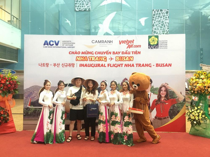 Chào mừng hành khách trên chuyến bay đầu tiên