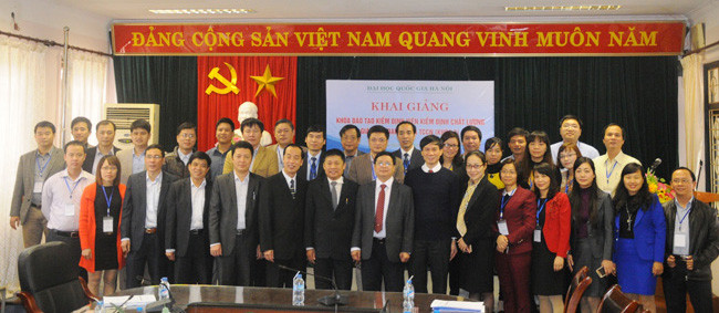 Tiến sĩ Phạm Xuân Thanh tham dự một lễ khai giảng Chương trình đào tạo kiểm định viên kiểm định chất lượng giáo dục (Ảnh: http://tintuc.vnu.edu.vn) Tiến sĩ Phạm Xuân Thanh tham dự một lễ khai giảng Chương trình đào tạo kiểm định viên kiểm định chất lượng giáo dục (Ảnh: http://tintuc.vnu.edu.vn)
