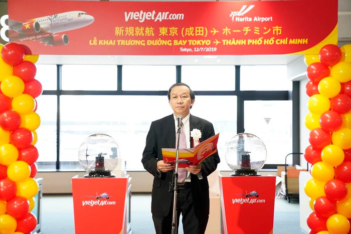 Ông Đỗ Xuân Quang, Phó Tổng Giám đốc Vietjet phát biểu khai trương đường bay mới tại sân bay quốc tế Narita Ông Đỗ Xuân Quang, Phó Tổng Giám đốc Vietjet phát biểu khai trương đường bay mới tại sân bay quốc tế Narita