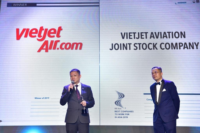 Đại diện Vietjet phát biểu tại lễ trao giải Đại diện Vietjet phát biểu tại lễ trao giải