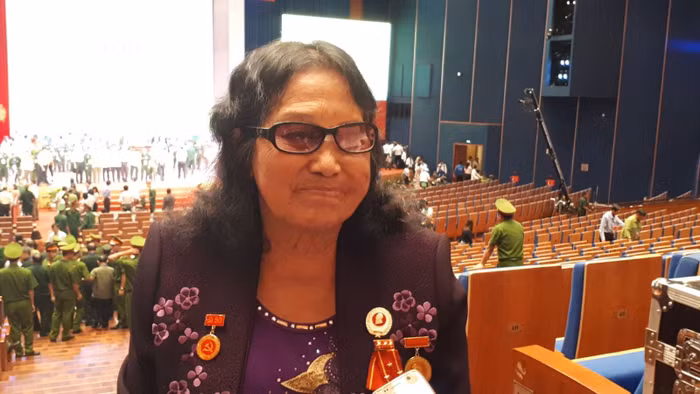 Nữ thương binh nặng Trương Hồng Dân. Ảnh: XM