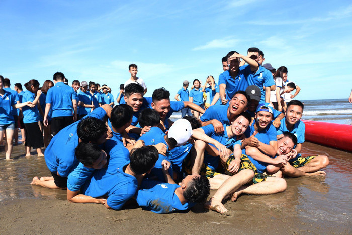 Hình ảnh các hoạt động Teambuiding tại Summer Tour 2018 Hình ảnh các hoạt động Teambuiding tại Summer Tour 2018