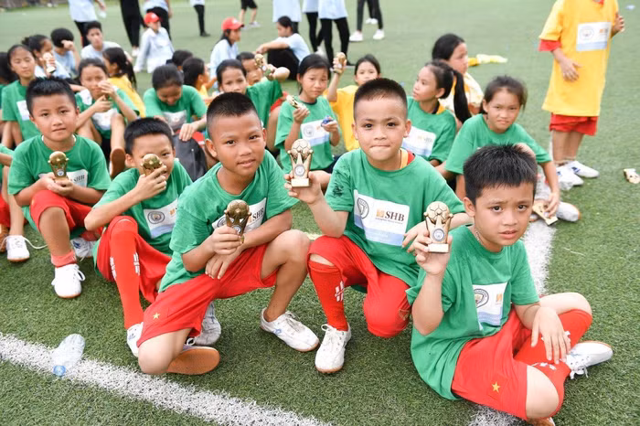 240 cầu thủ nhí tham gia Ngày hội bóng đá đều xứng đáng là những nhà vô địch.