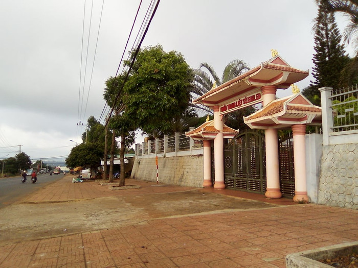 Nghĩa Trang Liệt Sĩ huyện EaH'Leo – Đắk Lắk (Ảnh do tác giả cung cấp) Nghĩa Trang Liệt Sĩ huyện EaH'Leo – Đắk Lắk (Ảnh do tác giả cung cấp)