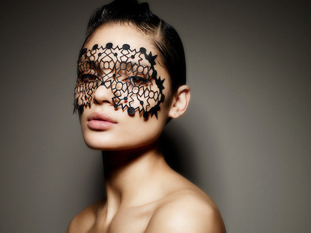 "Face Lace là câu trả lời kỳ diệu cho mong muốn của nhiều người: 'Làm thế nào tôi có thể trang điểm đẹp như họ?'. Với những thiết kế Face Lace, bạn hoàn toàn có thể trở thành một chuyên gia trang điểm đẳng cấp', Phyllis Cohen giải thích. "Face Lace là câu trả lời kỳ diệu cho mong muốn của nhiều người: 'Làm thế nào tôi có thể trang điểm đẹp như họ?'. Với những thiết kế Face Lace, bạn hoàn toàn có thể trở thành một chuyên gia trang điểm đẳng cấp', Phyllis Cohen giải thích.