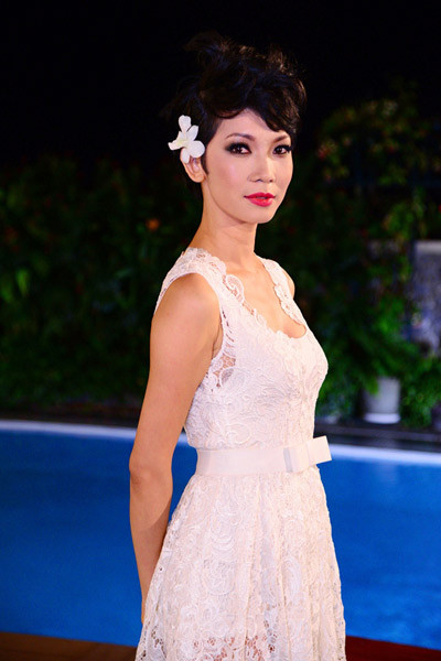 Bởi sự sexy của Xuân Lan không "đập vào mắt" người đối diện một cách quá lố mà rất tế nhị, nhẹ nhàng. Bởi sự sexy của Xuân Lan không "đập vào mắt" người đối diện một cách quá lố mà rất tế nhị, nhẹ nhàng.