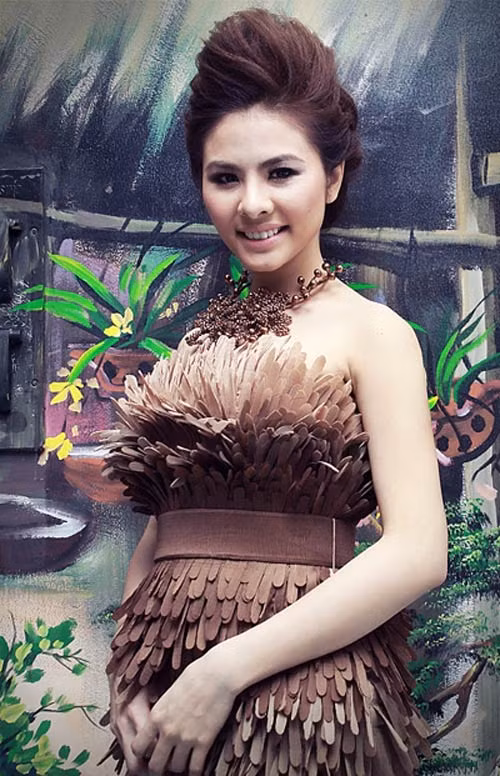 Phải chăng Vân Trang đang định hóa trang thành một cô nàng thổ dân?