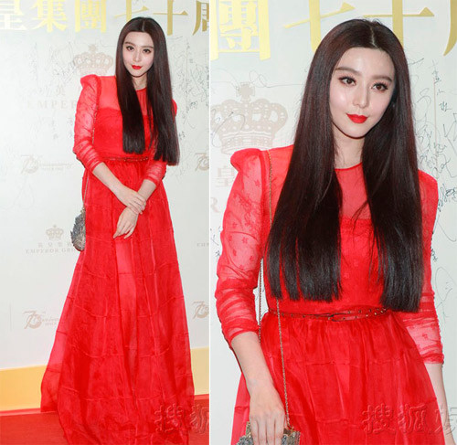 Những bộ đầm đỏ của Valentino rất được ngọc nữ yêu thích Những bộ đầm đỏ của Valentino rất được ngọc nữ yêu thích