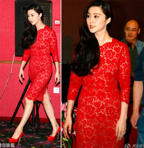 Gợi cảm trong bộ đầm ren ôm sát. Đôi giày cao gót màu đỏ càng tô điểm thêm sự ấn tượng trong phong cách Gợi cảm trong bộ đầm ren ôm sát. Đôi giày cao gót màu đỏ càng tô điểm thêm sự ấn tượng trong phong cách