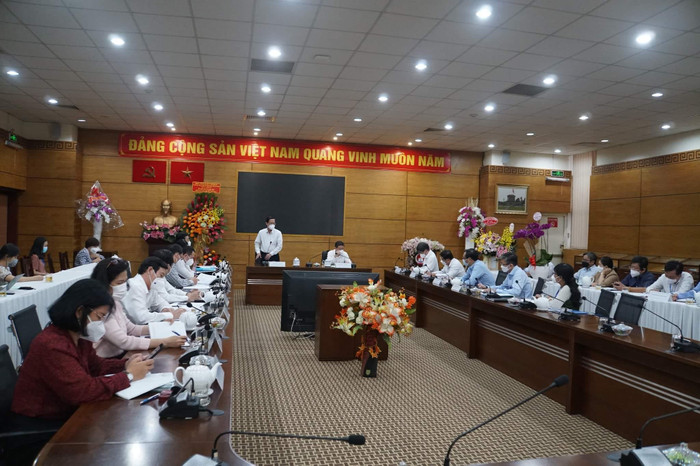 Toàn cảnh buổi làm việc giữa lãnh đạo Thành phố Hồ Chí Minh và Sở Giáo dục sáng ngày 19/11 (ảnh: P.L) Toàn cảnh buổi làm việc giữa lãnh đạo Thành phố Hồ Chí Minh và Sở Giáo dục sáng ngày 19/11 (ảnh: P.L)