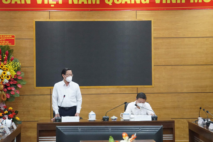 Chủ tịch Ủy ban nhân dân Thành phố Hồ Chí Minh - ông Phan Văn Mãi tại buổi làm việc (ảnh: P.L) Chủ tịch Ủy ban nhân dân Thành phố Hồ Chí Minh - ông Phan Văn Mãi tại buổi làm việc (ảnh: P.L)