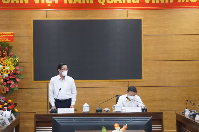 Chủ tịch Ủy ban nhân dân Thành phố Hồ Chí Minh - ông Phan Văn Mãi tại buổi làm việc (ảnh: P.L)