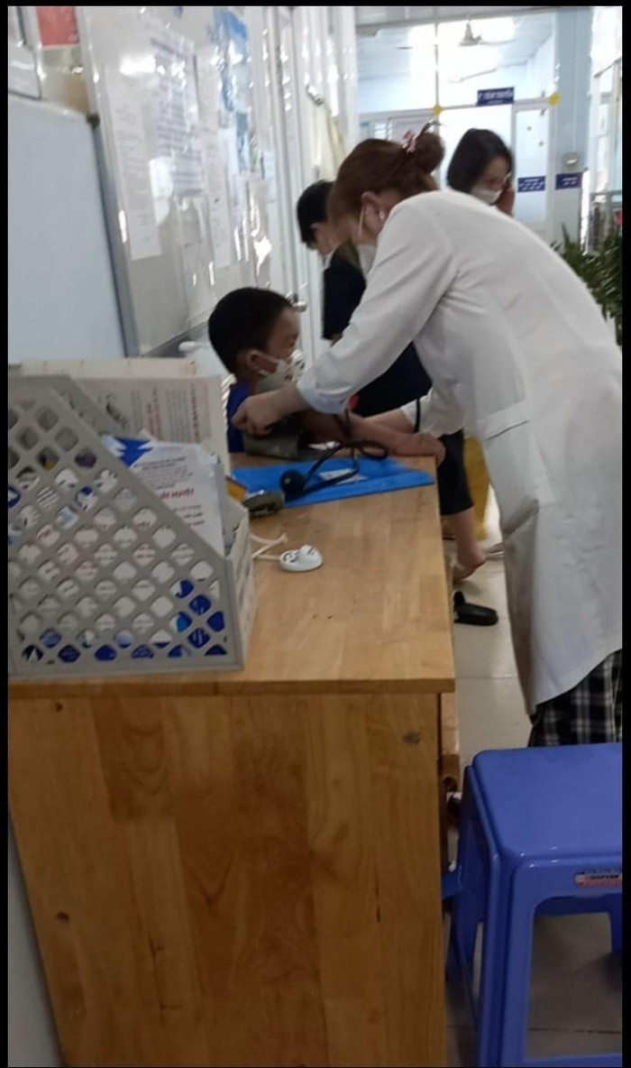 Em Quang Long khi điều trị ở Bệnh viện Nhi Đồng 1 (ảnh: P.L)