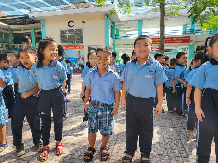 Học sinh vui đến trường (ảnh: P.L)