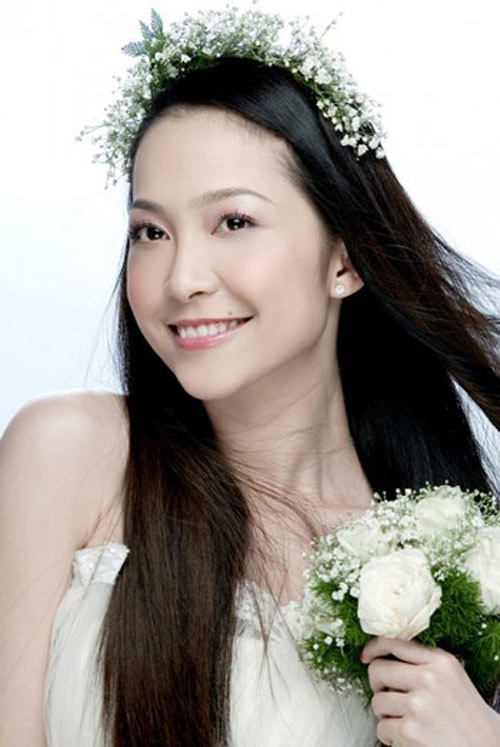 Diễn viên múa Linh Nga cũng được "trời cho" một chấm đen duyên dáng trên mép trái. Nó khiến nụ cười của Linh Nga tươi tắn và rạng rõ hơn rất nhiều. Diễn viên múa Linh Nga cũng được "trời cho" một chấm đen duyên dáng trên mép trái. Nó khiến nụ cười của Linh Nga tươi tắn và rạng rõ hơn rất nhiều.