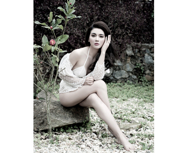 Trên truyền hình, Quỳnh Hoa gắn liền với những vai diễn đanh đá, chua ngoa. Trên truyền hình, Quỳnh Hoa gắn liền với những vai diễn đanh đá, chua ngoa.