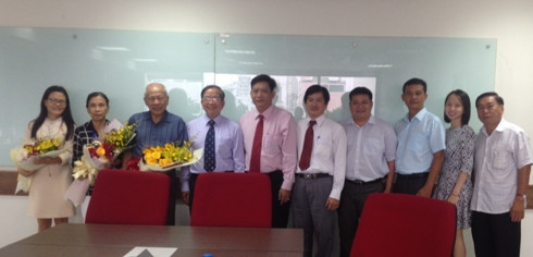 Phiên họp bàn giao giữa Hội đồng quản trị mới và cũ của Trường Đại học Hoa Sen sáng 2/12 (ảnh: CTV) Phiên họp bàn giao giữa Hội đồng quản trị mới và cũ của Trường Đại học Hoa Sen sáng 2/12 (ảnh: CTV)